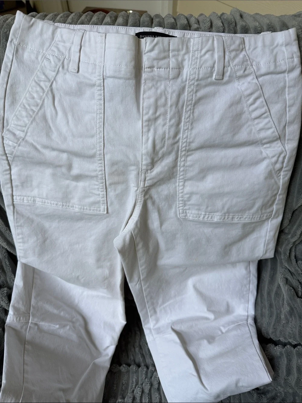 Banana Republic White Cotton Cargo Pocket Pants - Picture 2 of 7